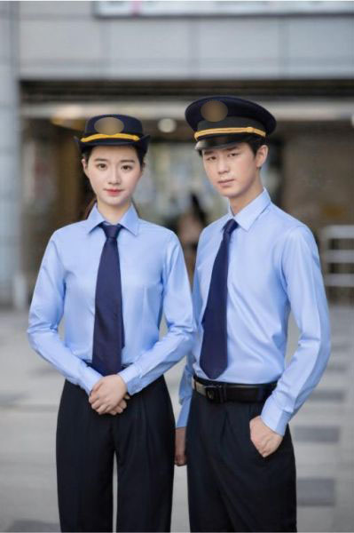 內(nèi)穿長(zhǎng)袖襯衣